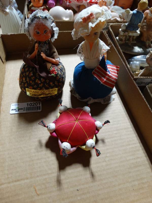 lot 10201 image: 3 Pincushions