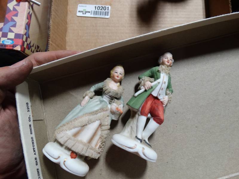 lot 10204 image: Lot of 2 Porcelain Figurines