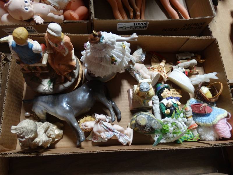 lot 10206 image: Lot of Misc. Decor