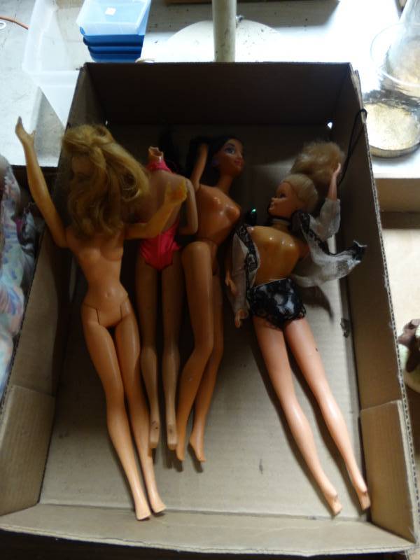lot 10208 image: Lot of 4 Barbies
