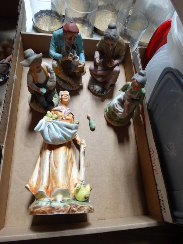 lot 10210 image: 5 Western Themed Figurines