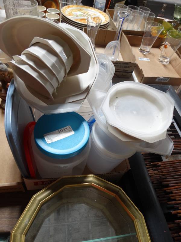 lot 10212 image: Lot of Misc. Tupperware