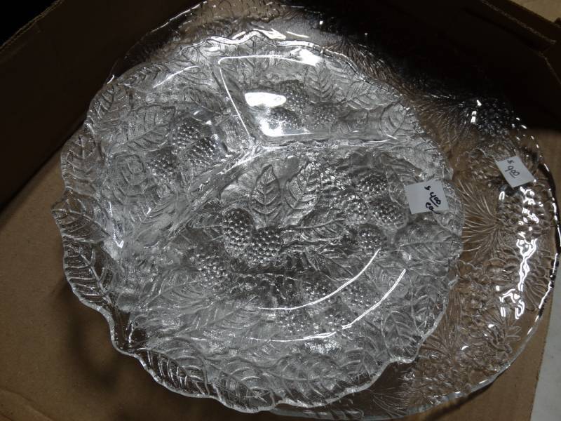 lot 10215 image: Set of Fall Themed Glass Plates