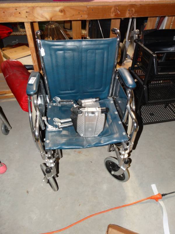 lot 10227 image: 1000 Series Tracer LX Wheelchair
