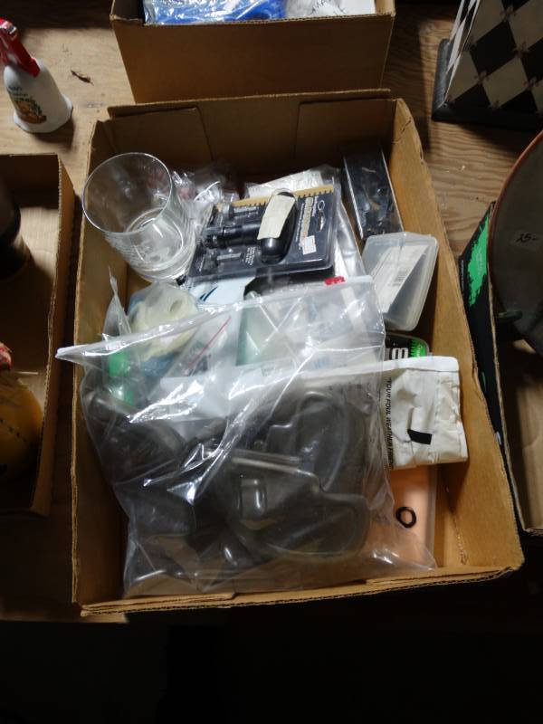 lot 10234 image: Box of Misc. Golfing Accessories