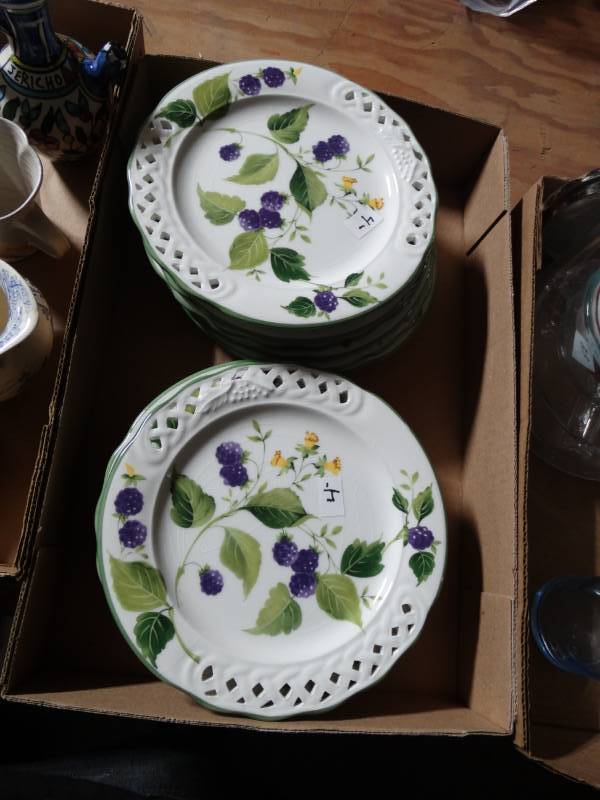 lot 10240 image: set of 12 porcelain plates made in italy