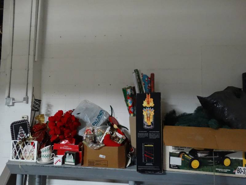 lot 10243 image: large lot of christmas decor
