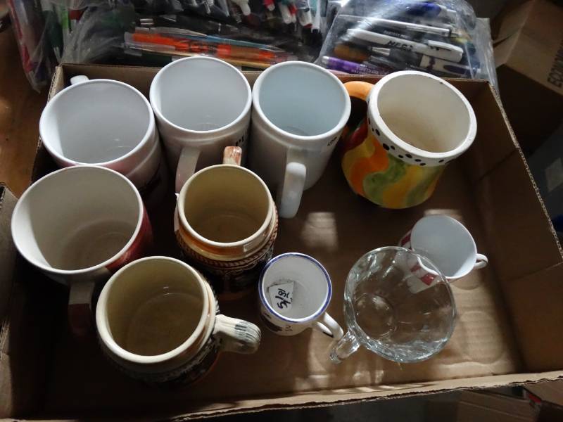 lot 10245 image: lot of misc mugs