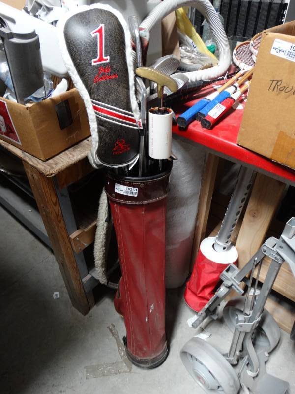 lot 10263 image: bag of golf clubs