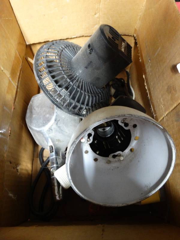 lot 10265 image: lot of misc desk fan and lamp