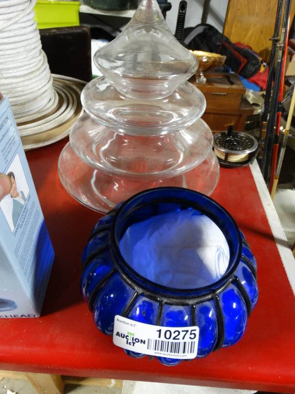 lot 10275 image: lot of two glass home decor