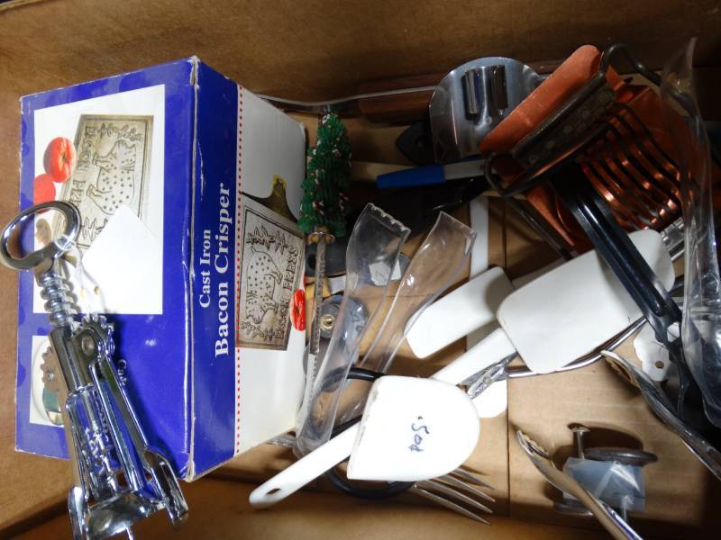 lot 10307 image: misc kitchen utensils