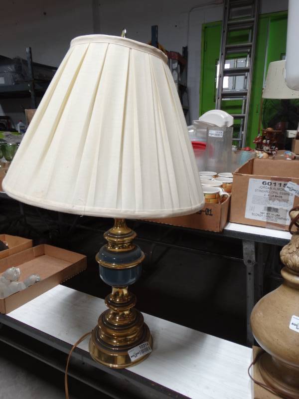 lot 10314 image: brass lamp with shade