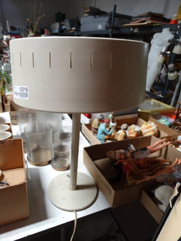 lot 10316 image: vintage all metal desk lamp