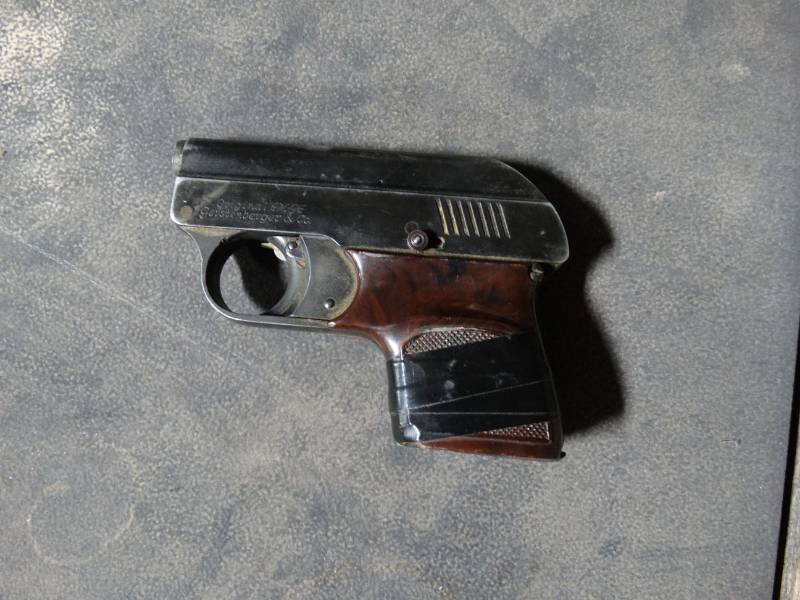 lot 10320 image: blank firing pistol