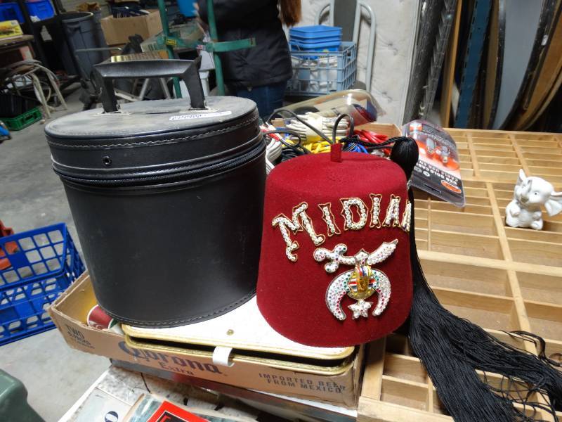 lot 10324 image: Midian Shrine Fez hat w case