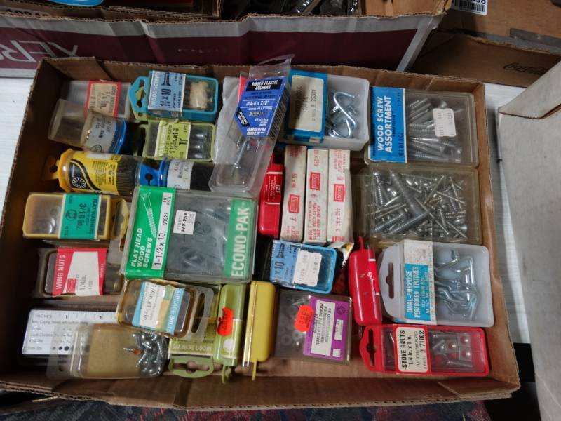 lot 10337 image: lot of varies screws and washers