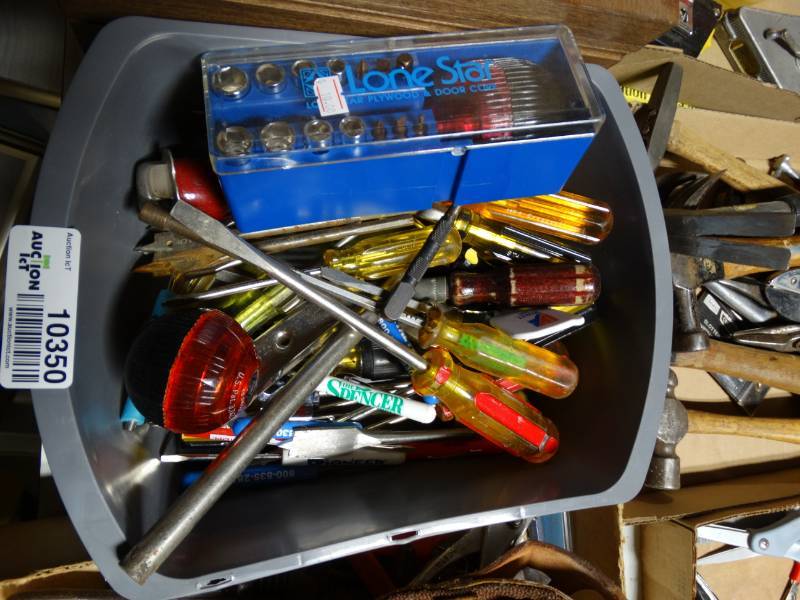lot 10350 image: lot of varies screw drives and bits