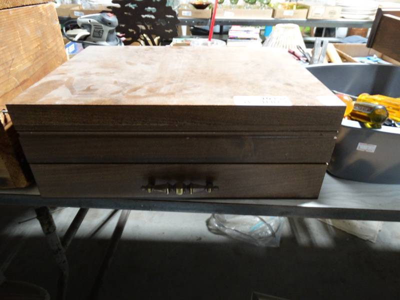 lot 10352 image: wooden utensil organizer with felt interior