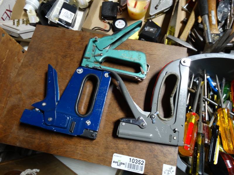 lot 10353 image: lot of staplers and staples