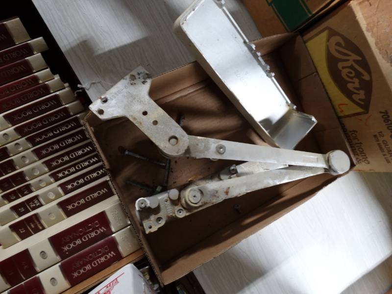 lot 10356 image: automatic door closer