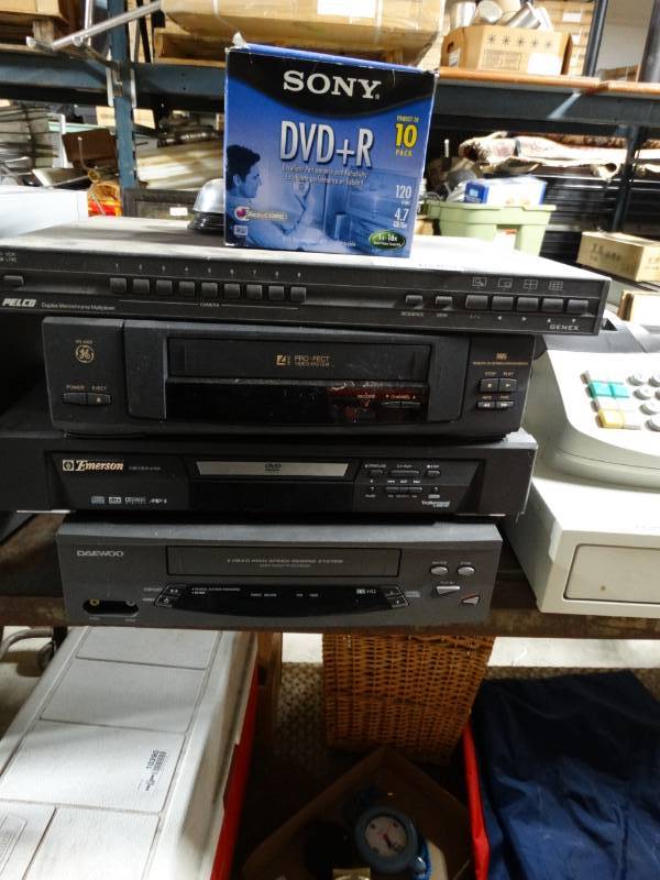 lot 10368 image: lot of dvd player, vhs player and security camera vcr