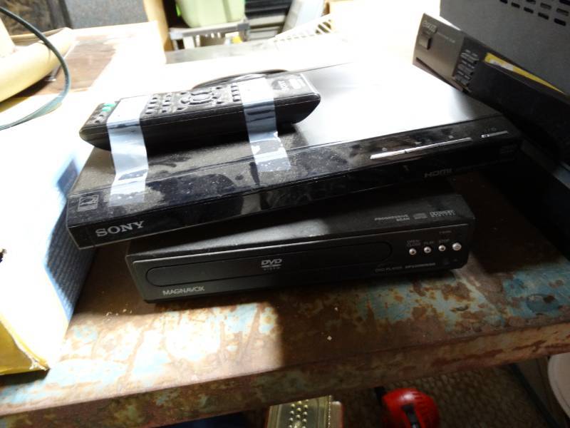lot 10372 image: lot of 2 dvd players
