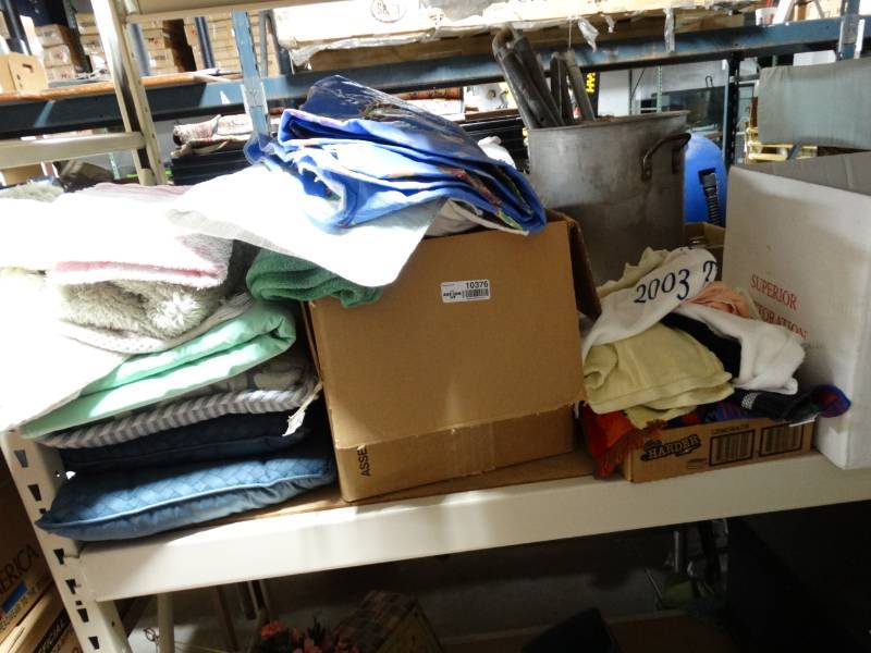 lot 10376 image: lot of hand towels , blankets and pillows