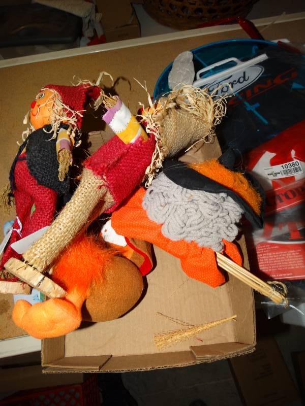 lot 10379 image: lot of fall decorations