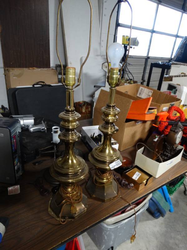 lot 10409 image: set of 2 matching brass lamps
