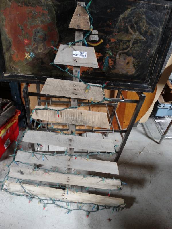 lot 10422 image: pallet christmas tree