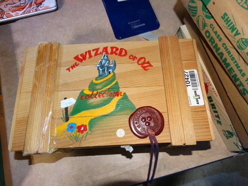 lot 10427 image: vintage wizard of oz ornaments