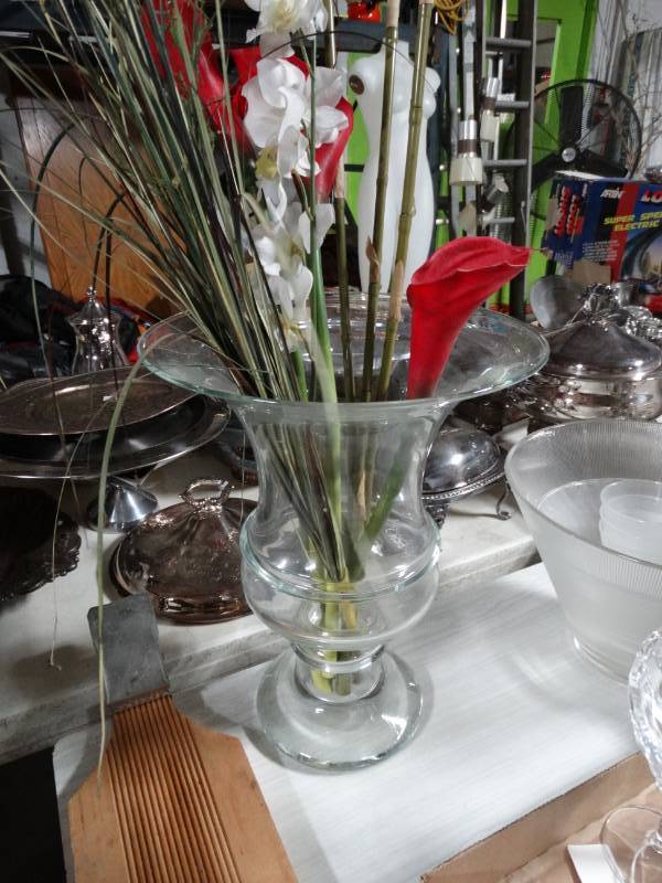 lot 10287 image: large glass vase