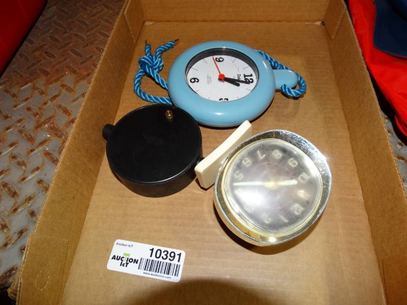 lot 10391 image: lot of 3 analog clocks