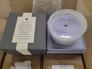 lot 56706 image: Giving Candles- Bergamot Blush - Aromas of Lemon, Lily of the Valley  Sadlewood - 276 ct.