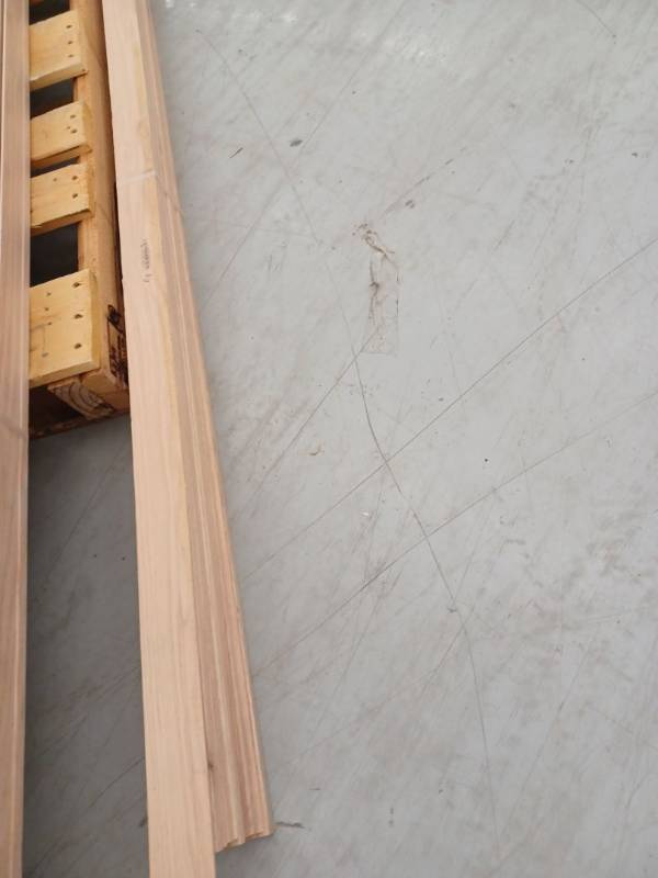 lot 4039 image: 10 Pieces Oak Casing, 7ft L x 2 58 H, 70 Linear Feet