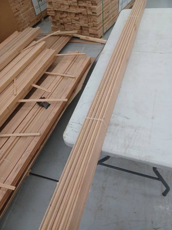 lot 4046 image: 10 Pieces Oak Base, 8ft L x 2 34 H, 80 Linear Feet