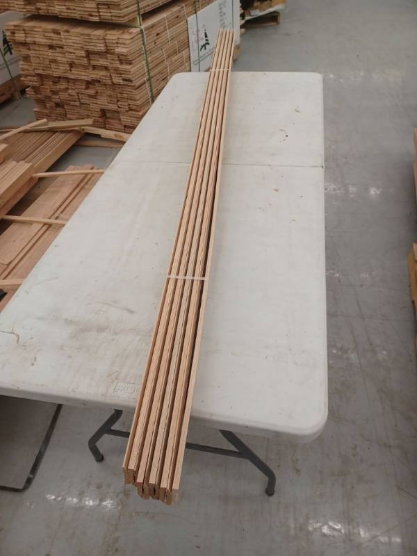 lot 4048 image: 10 Pieces Oak Base, 8ft L x 2 34 H, 80 Linear Feet