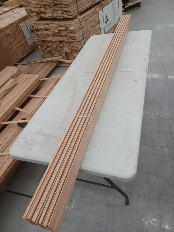 lot 4053 image: 10 Pieces Oak Base, 8ft L x 3 516 H, 80 Linear Feet