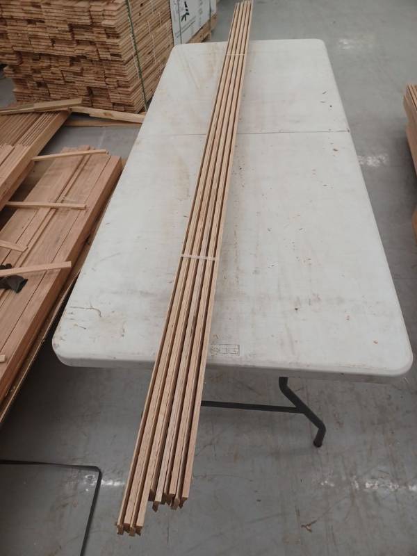 lot 4057 image: 10 Pieces Oak Base, 8ft L x 2 34 H, 80 Linear Feet