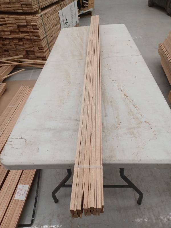 lot 4064 image: 10 Pieces Oak Casing, 7ft L x 2 14 H, 70 Linear Feet