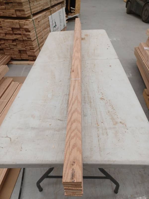 lot 4072 image: 10 Pieces Oak Casing, 7ft L x 2 14 H, 70 Linear Feet