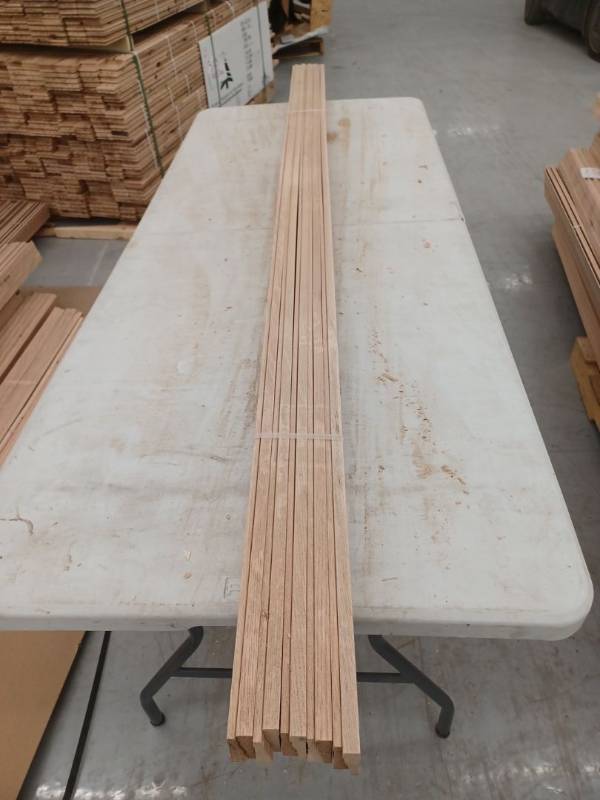 lot 4074 image: 10 Pieces Oak Casing, 7ft L x 2 14 H, 70 Linear Feet