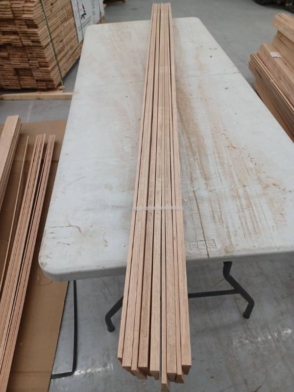lot 4078 image: 9 Pieces Oak Casing, 7ft L x 2 14 H, 70 Linear Feet