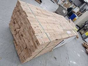 lot 39379 image: Pallet Of Unfinished Oak Hardwood Flooring 756 Sqft