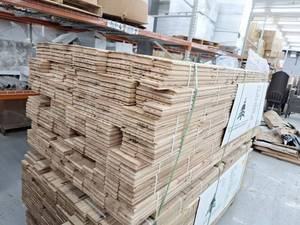 lot 39381 image: Pallet Of Unfinished Oak Hardwood Flooring 756 Sqft