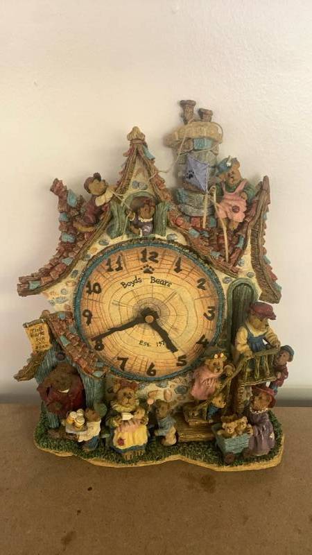 lot 52 image: Boyds Bears Clock - Time Waits for No Bear approx 12 inches tall