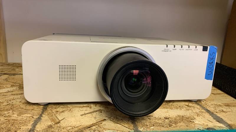 lot 17 image: Panasonic LCD Projector - For PartsRepair ITR80