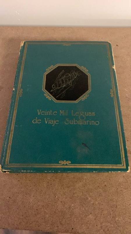 lot 21 image: 1964 Book Veinte Mil Leguas de Viaje Submarino by Julio Verne hardcover