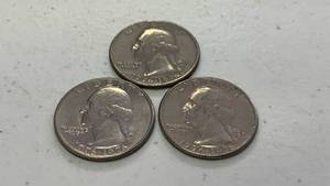 lot 392 image: Lot of 3 1976 bicentennial quarter coins GS80